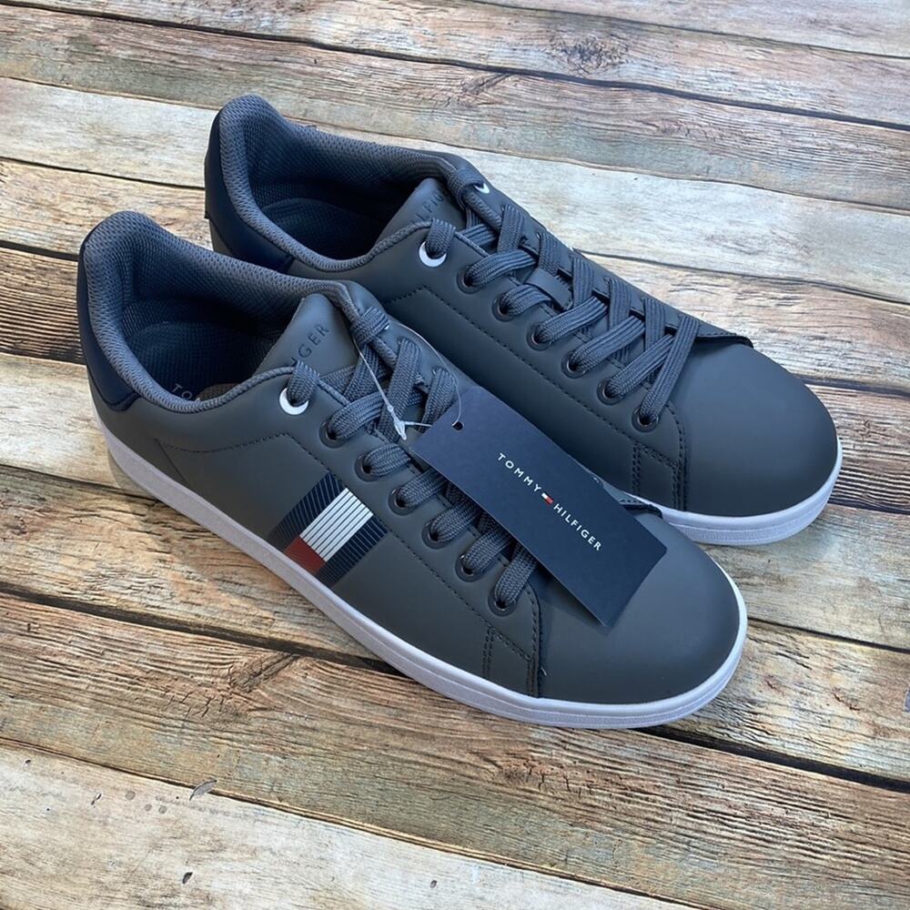 Tommy Hilfiger Lampkin Sneaker Light Gray 9 NWT - Picture 2 of 7
